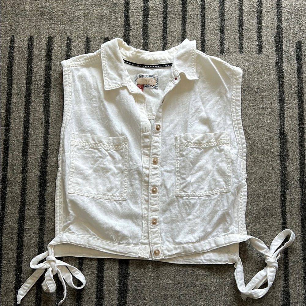 Pilcro White Sleeveless Button-Up Vest Top